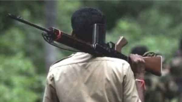 3,94,000 രൂപ, സ്വന്തം വീടാകുന്നത് വരെ വാടകവീട്; കീഴടങ്ങിയ മാവോയിസ്റ്റിന് പുനരധിവാസ പാക്കേജ് കൈമാറി