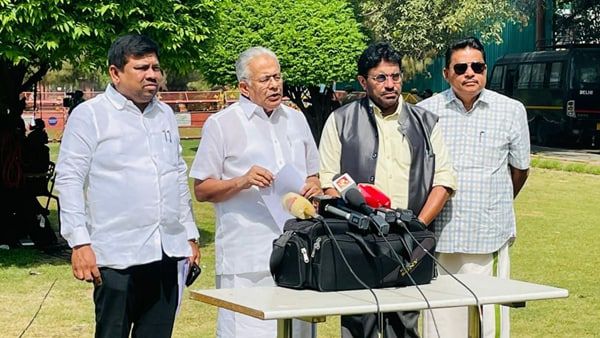 മലബാര്‍ സമര പോരാളികള്‍ക്കെതിരായ നീക്കം; ഡല്‍ഹിയില്‍ മുസ്ലിം ലീഗിന്റെ പ്രതിഷേധം