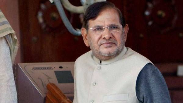 അയോഗ്യനാക്കിയ എംപി ശരദ് യാദവിനോട് സർക്കാർ ബംഗ്ലാവ് ഒഴിയാൻ നിർദേശം