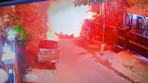 സ്വന്തം കാര്‍ കത്തിച്ച് പൊലീസില്‍ പരാതിപ്പെട്ട ബിജെപി പ്രവര്‍ത്തകന്‍ അറസ്റ്റില്‍