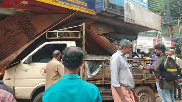 നിയന്ത്രണം വിട്ട വാന്‍ കടയിലേക്ക് പാഞ്ഞുകയറി, ഒഴിവായത് വന്‍ ദുരന്തം