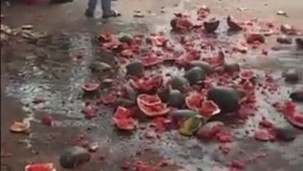 കർണാടകയില്‍ ക്ഷേത്ര പരിസരത്ത് മുസ്ലിം കച്ചവടക്കാരന് നേരെ അക്രമം: സാധനങ്ങള്‍ നശിപ്പിച്ചു