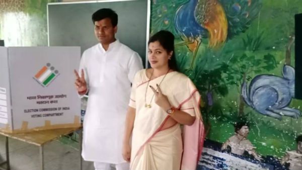 ഹനുമാന്‍ ചാലിസ മുഴങ്ങുന്ന മഹാരാഷ്ട്ര; താക്കറെയെ വെല്ലുവിളിക്കുന്ന റാണ ദമ്പതികള്‍ ആരാണ്?