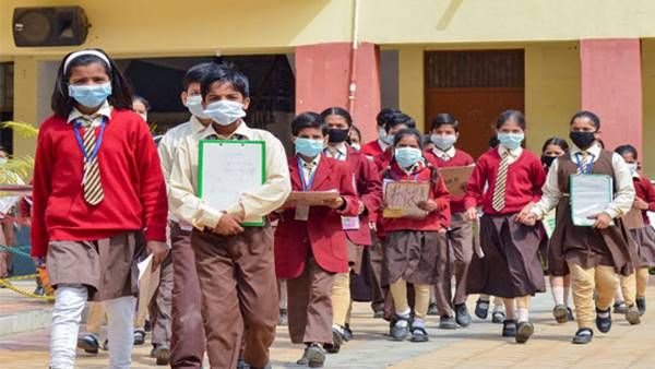 വിദ്യാർത്ഥികൾക്ക് സ്കൂളിൽ ബൈബിളും കൊണ്ടുവരാം; ഹിജാബ് വിവാദത്തിന് ശേഷം കർണാടയിൽ മറ്റൊരു വിവാദം