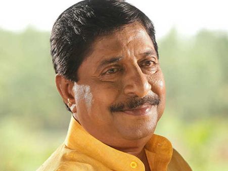 നടന്‍ ശ്രീനിവാസന്റെ ആരോഗ്യ നിലയിൽ പുരോഗതി, വെന്റിലേറ്ററിൽ നിന്ന് മാറ്റി