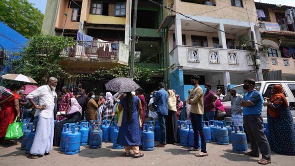 ശ്രീലങ്ക സര്‍ക്കാരിന് ഭൂരിപക്ഷം നഷ്ടമായി, 41 പാര്‍ലമെന്റംഗങ്ങള്‍ പിന്തുണ പിന്‍വലിച്ചു