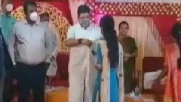 വിദ്യാര്‍ത്ഥികളെ കൊണ്ട് ചരകശപതം ചൊല്ലിപ്പിച്ചു; മധുര മെഡിക്കല്‍ കോളേജ് ഡീനിനെ പുറത്താക്കി