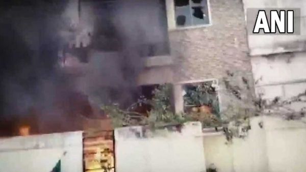 ജില്ലയുടെ പേര് മാറ്റിയതിൽ പ്രതിഷേധം; ആന്ധ്രയിൽ മന്ത്രിയുടേയും എംഎൽഎയുടേയും വീടിന് തീയിട്ടു