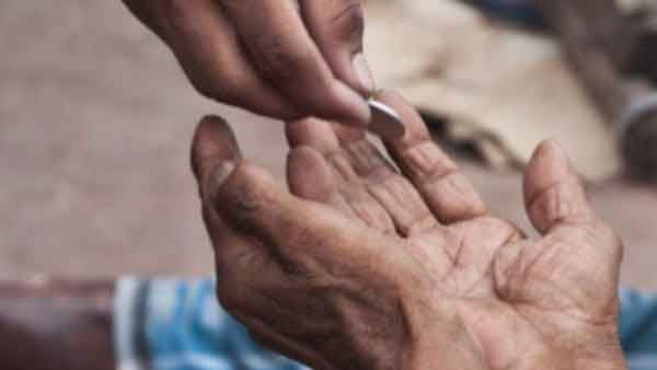 400 രൂപ ദിവസക്കൂലിയ്ക്ക് ജോലി വാഗ്ദാനം ചെയ്ത് വ്യാപാരി; താന്‍ ദിവസവും 2000 രൂപ തരാമെന്ന് യാചകന്റെ മറുപടി!