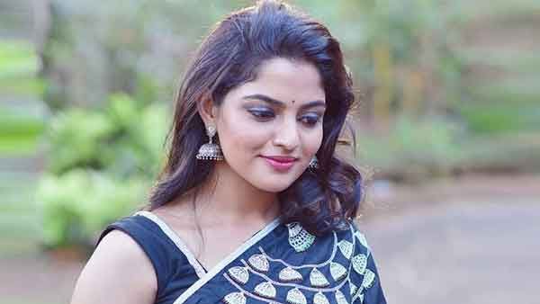 ആരേയും പേടിപ്പിക്കാനാവില്ല, വായടപ്പിക്കാനാവില്ല; മറ്റുള്ളവരുടെ താല്‍പ്പര്യത്തില്‍ ഇടപെടരുതെന്ന് നിഖില വിമല്‍