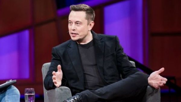 ഇലോൺ മസ്കിനെതിരെ ലൈം ഗിക ആരോപണവുമായി എയർ ഹോസ്റ്റസ്, നിഷേധിച്ച് മസ്ക്