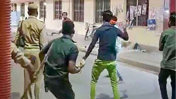 ഗൊരഖ്‌നാഥ് ക്ഷേത്രത്തിലെ ആക്രമണം;പ്രതി ഐഎസ് പോരാളിയാകുമെന്ന് പ്രതിജ്ഞയെടുത്തിരുന്നെന്ന് യുപി പൊലീസ്