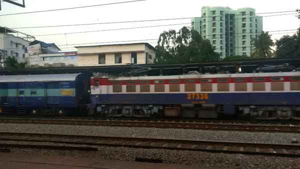 ഇനി പിടിച്ചിടലില്ല, ചൂളം വിളിച്ച് പാലരുവി എക്‌സ്പ്രസ്; സമ്പൂര്‍ണ ഇരട്ടപ്പാതയുള്ള സംസ്ഥാനമായി കേരളം