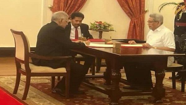 ശ്രീലങ്കയിൽ പുതിയ പ്രധാനമന്ത്രി അധികാരമേറ്റു; മോദിക്ക് നന്ദി പറയുന്നതായി വിക്രമസിംഗെ