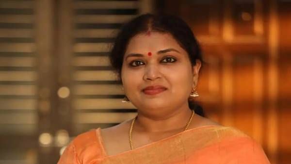 പാട്ട് കേട്ട ജയലളിത വേദിയില്‍ കയറി പത്തര പവന്റെ മാല ഊരി നല്‍കി; വിസ്മയിപ്പിച്ച സംഗീത