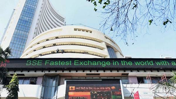 ആര്‍ബിഐ നിരക്ക് കൂട്ടിയതിന് പിന്നാലെ ഓഹരി വിപണിയില്‍ തിരിച്ചടി, സെന്‍സെക്‌സ് ഇടിഞ്ഞത് 1120 പോയിന്റ്