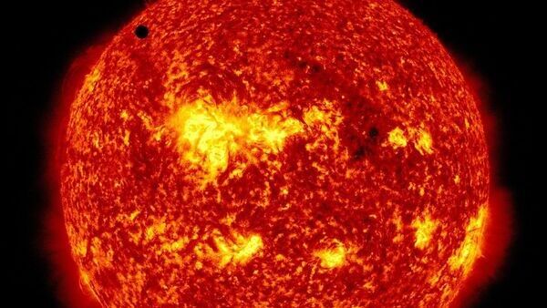 സൂര്യനും ശുക്രനും ചേര്‍ന്ന് അദ്ഭുത അപൂര്‍വ പ്രതിഭാസം, ചിത്രം പങ്കുവെച്ച നാസ, വൈറല്‍