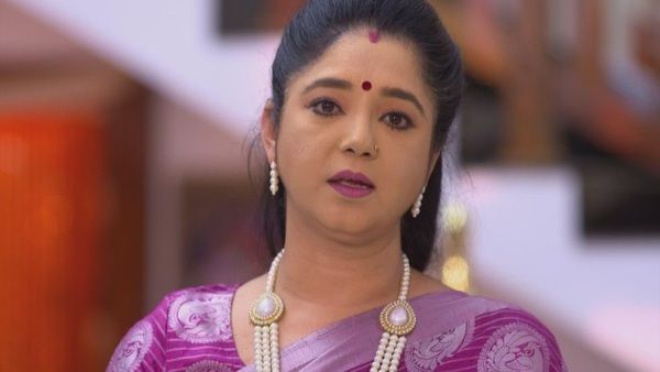 തെരുവില്‍ സോപ്പ് വില്‍ക്കുന്നത് പബ്ലിസിറ്റിക്കാണോ? അമ്മയുമായി പ്രശ്‌നങ്ങള്‍, വെളിപ്പെടുത്തി ഐശ്വര്യ