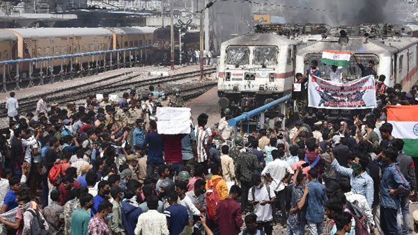 അഗ്നിപഥിൽ പ്രതിഷേധിച്ച് ഇന്ന് ഭാരത് ബന്ദ്; 491 ട്രെയിനുകളുടെ സർവ്വീസുകൾ തടസ്സപ്പെട്ടു