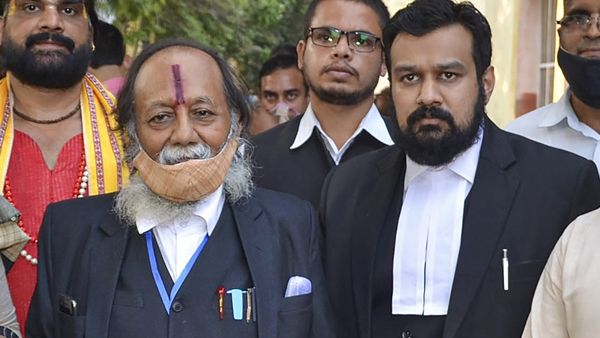 ഗ്യാൻവാപി കേസടക്കം വാദിച്ച മുതിർന്ന അഭിഭാഷകരെ പുറത്താക്കി ഹിന്ദു സംഘടന