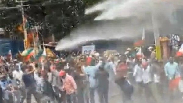 തിരുവനന്തപുരത്ത് പോപ്പുലര്‍ ഫ്രണ്ട് മാര്‍ച്ച് തടഞ്ഞു; സംഘര്‍ഷാവസ്ഥ, ജലപീരങ്കി, കണ്ണീര്‍ വാതകം