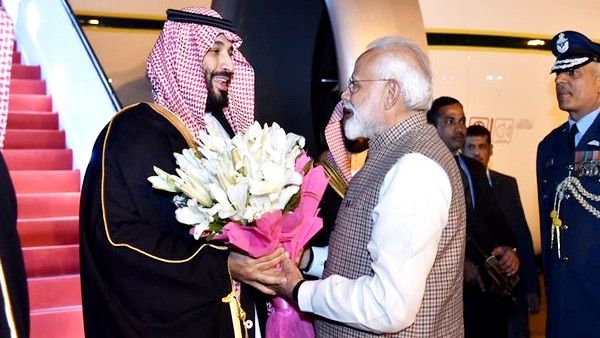 ഖത്തര്‍ കണ്ണുരുട്ടുമ്പോള്‍ ഇന്ത്യ വിറയ്ക്കുന്നത് എന്തിന്? ഗള്‍ഫ് രാജ്യങ്ങളെ ഭയക്കാന്‍ കാരണം ഇതാണ്