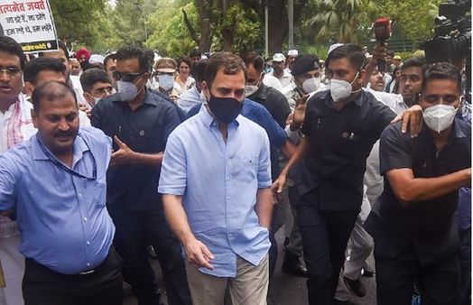 ഡല്‍ഹിയില്‍ പ്രതിഷേധം കനക്കുന്നു; കോണ്‍ഗ്രസ് എംപിമാരോട് ഞായറാഴ്ച ഡല്‍ഹിയിലെത്താന്‍ നിര്‍ദ്ദേശം