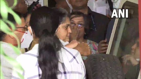 ആക്ടിവിസ്റ്റ് ടീസ്റ്റ സെതല്‍വാദ് ഗുജറാത്ത് പൊലീസ് കസ്റ്റഡിയില്‍