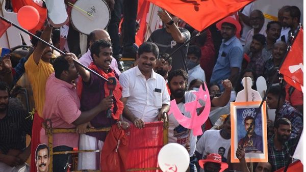 മുഖ്യമന്ത്രിയും മന്ത്രിപ്പടയും ഇറങ്ങിയിട്ട് കൂടിയത് 2000 വോട്ട് മാത്രം: തോല്‍വി പഠിക്കാന്‍ സിപിഎം