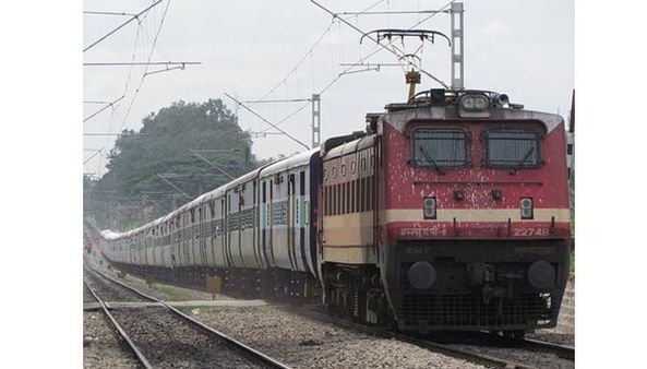 ഓണ്‍ലൈന്‍ ടിക്കറ്റ് ബുക്കിങ് പരിധി ഉയര്‍ത്തി റെയില്‍വേ