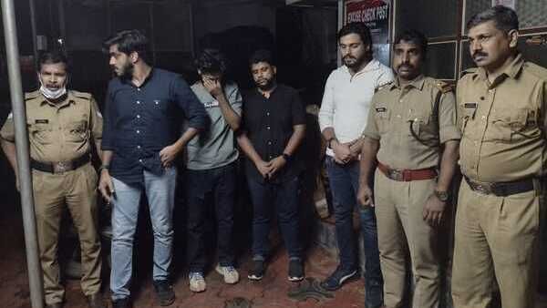 കൂട്ടുപുഴ ചെക്ക് പോസ്റ്റില്‍ ആഡംബര കാറില്‍ മയക്കുമരുന്ന്് കടത്ത്: നാലുപേര്‍ എക്സൈസ് പിടിയില്‍