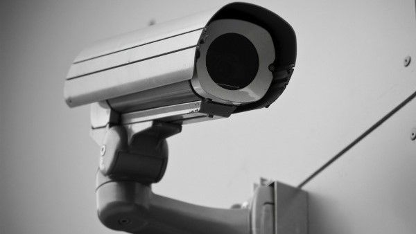 ഈ കള്ളനെ കണ്ടിട്ടുണ്ടോ, ക്യൂആര്‍ കോഡ് ഒന്ന് സ്‌കാന്‍ ചെയ്തുനോക്കൂ; മോഷ്ടാവിന്റെ പടം ഫ്ളക്സില്‍