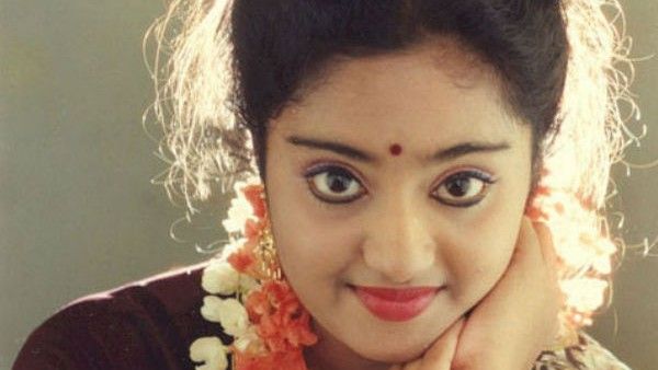 കോഴിക്കോട് വച്ചുണ്ടായ അനുഭവം ഞെട്ടിച്ചു; എന്റെ മകന്റെ പ്രായമേയുള്ളൂ... നടി ചാര്‍മിള പറയുന്നു