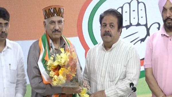 ഹിമാചലിൽ ബിജെപിക്ക് തിരിച്ചടി;മുൻ അധ്യക്ഷൻ കോൺഗ്രസിൽ ചേർന്നു