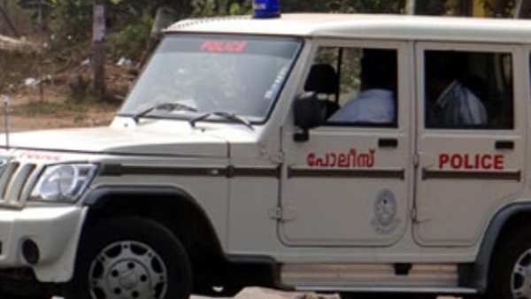 'പൊലീസ് സ്റ്റേഷനിലെ വിവരങ്ങള്‍ നിരോധിത സംഘടനകള്‍ക്ക് ചോര്‍ത്തി';3 പോലീസ് ഉദ്യോഗസ്ഥര്‍ക്ക് സ്ഥലം മാറ്റം