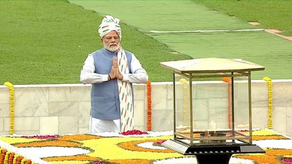 'വളരെ പ്രത്യേകതയുള്ള ഒരു ദിനം'; സ്വാതന്ത്ര്യ ദിനാശംസകള്‍ നേര്‍ന്ന് പ്രധാനമന്ത്രി