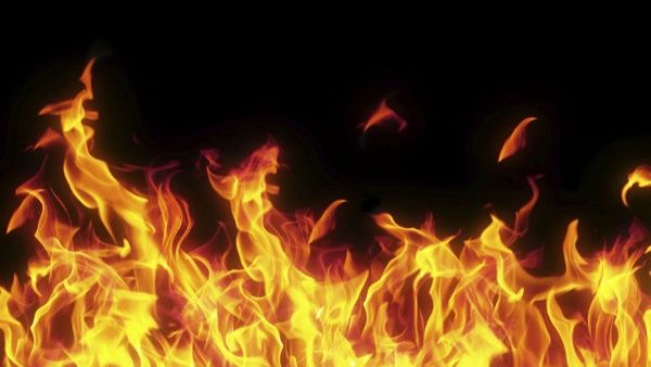 വ്യക്തിവൈരാഗ്യത്തിന്റെ പേരില്‍ ശത്രുവിന്റെ കാറിന് തീയിട്ടു; കത്തിനശിച്ചത് പാര്‍ക്കിംഗ് ബേയിലെ 20 കാറുകള്‍