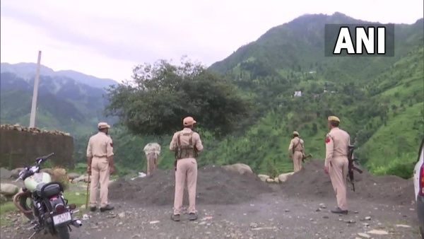 കശ്മീരിൽ സൈനിക ക്യാമ്പിൽ ചാവേറാക്രമണം, 3 സൈനികർ കൊല്ലപ്പെട്ടു, 2 ഭീകരരെ വധിച്ചു