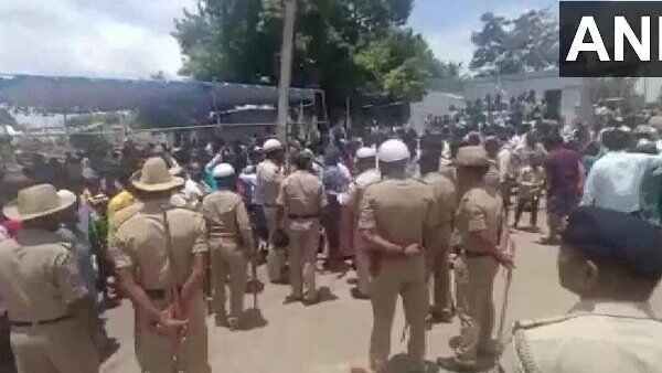 പെണ്‍കുട്ടിയെ കാണാന്‍ ആണ്‍സുഹൃത്ത് എത്തി: കർണാടകയില്‍ വർഗീയ സംഘർഷം, 2 പേർ കൊല്ലപ്പെട്ടു