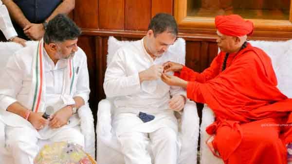 'രാഹുല്‍ ഗാന്ധി പ്രധാനമന്ത്രിയാകും'; അനുഗ്രഹിച്ച് ലിംഗായത്ത് മുഖ്യ പുരോഹിതന്‍; ബിജെപി വോട്ട് ബാങ്കില്‍ ഇളക്കം?