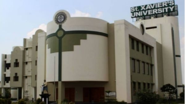 ഇൻസ്റ്റഗ്രാമില്‍ ബിക്കിനി ചിത്രങ്ങള്‍ പങ്കുവെച്ചു; അധ്യാപികയുടെ ജോലി പോയി.. 99 കോടി നഷ്ടപരിഹാരം