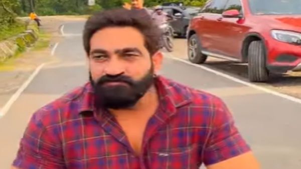 നടുറോഡിലെ കസേരയിട്ടുള്ള മദ്യപാനം;ബോബി കതാരിയ്ക്ക് വീണ്ടും കുരുക്ക്,കേസെടുത്ത് പോലീസ്