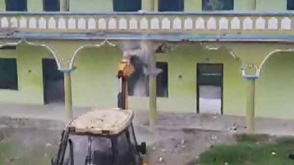 തീവ്രവാദ ബന്ധമെന്ന് ആരോപണം; അസമില്‍ ഒരു മദ്രസ കൂടി തകര്‍ത്തു, ഒരു മാസത്തിനിടെ മൂന്നാമത്തേത്