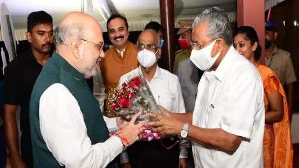 വിവാദങ്ങൾക്കിടെ അമിത് ഷാ കേരളത്തിലെത്തി, പൂച്ചെണ്ട് നൽകി സ്വീകരിച്ച് മുഖ്യമന്ത്രി
