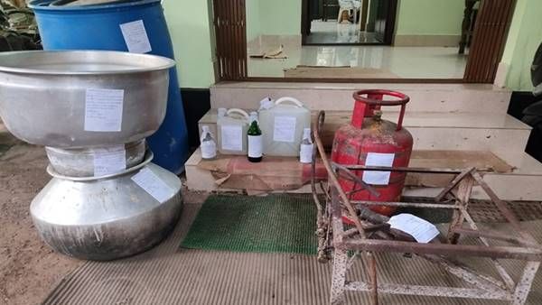 ആഘോഷ ദിവസങ്ങളില്‍ മാത്രം; ഒരു ലിറ്റര്‍ 'കിങ്ങിണി'ക്ക് 1000 രൂപ, ചാലക്കുടിയില്‍ എക്സൈസുകാര്‍ കണ്ടത്