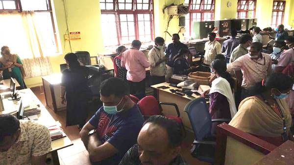 'ഓപ്പറേഷന്‍ ജാസൂസ്'; ലക്ഷങ്ങളുടെ കൈക്കൂലി ഗൂഗിള്‍ പേ വഴി, കുടുങ്ങി മോട്ടോര്‍ വാഹനവകുപ്പ് ഉദ്യോഗസ്ഥര്‍