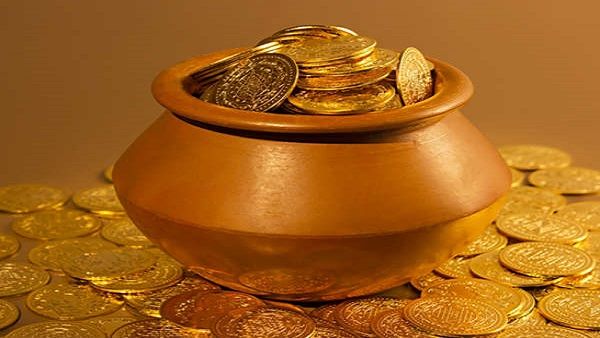 10 വര്‍ഷം താമസിച്ച വീട്ടിലെ രഹസ്യം കണ്ടെത്തി ദമ്പതിമാര്‍; ഇപ്പോള്‍ കോടീശ്വരന്മാര്‍, സംഭവം വൈറല്‍!!