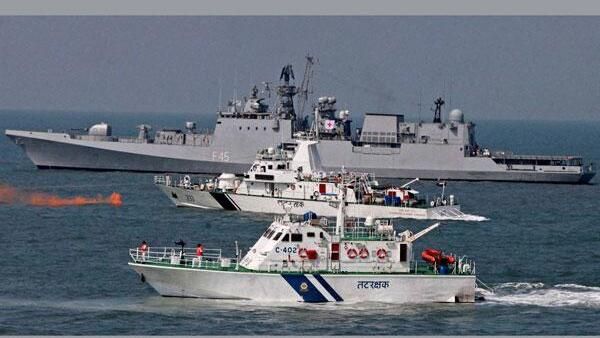 മത്സ്യത്തൊഴിലാളിക്ക് വെടിയേറ്റ സംഭവം: നാവി പ്രതിരോധത്തില്‍, വെടിയുണ്ട തങ്ങളുടേതല്ലെന്ന് വിശദീകരണം