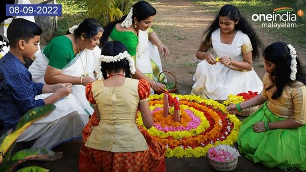 ഇന്ന് തിരുവോണം: ആഘോഷത്തിമിർപ്പില്‍ നാട്; തിരുവോണത്തോണി ആറന്മുള ക്ഷേത്രത്തിലെത്തി