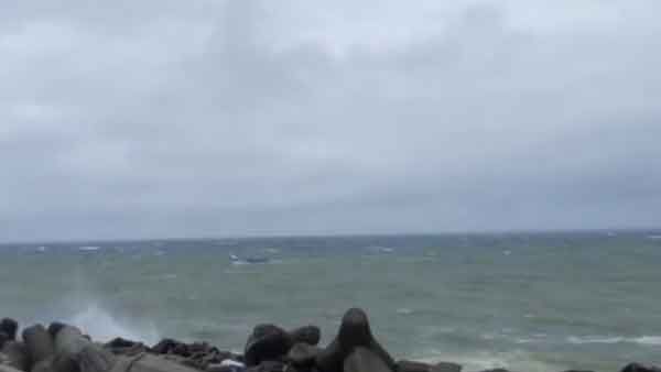 പെരുമാതുറയില്‍ ബോട്ട് മറിഞ്ഞ് രണ്ട് പേര്‍ മരിച്ചു; രക്ഷാപ്രവര്‍ത്തനത്തിന് കോസ്റ്റ്ഗാര്‍ഡ് കപ്പല്‍